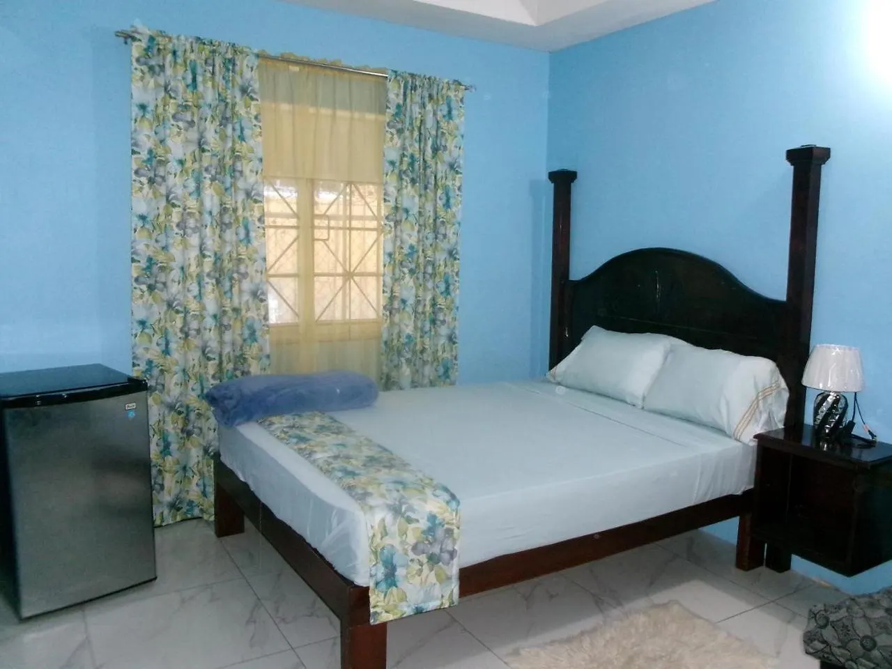 Raine'S Studio And More Kingston Apartman